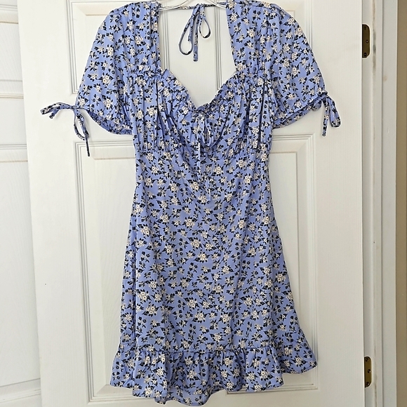 Streetwear Society Dresses & Skirts - Blue floral mini dress